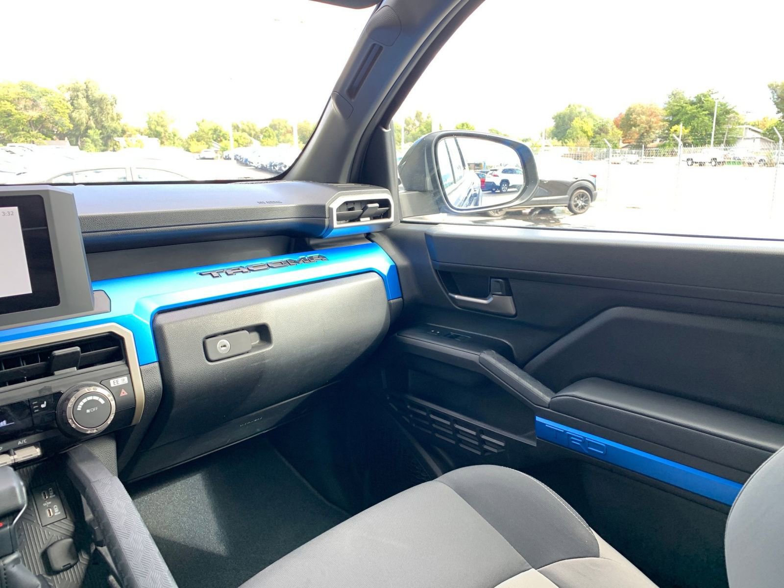 Used 2025 Toyota Tacoma TRD Off-Road image 33
