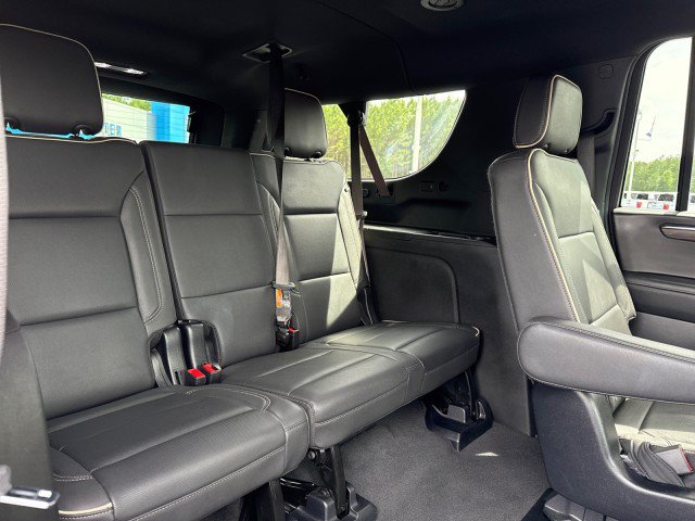 Used 2025 Chevrolet Suburban Premier RWD image 14