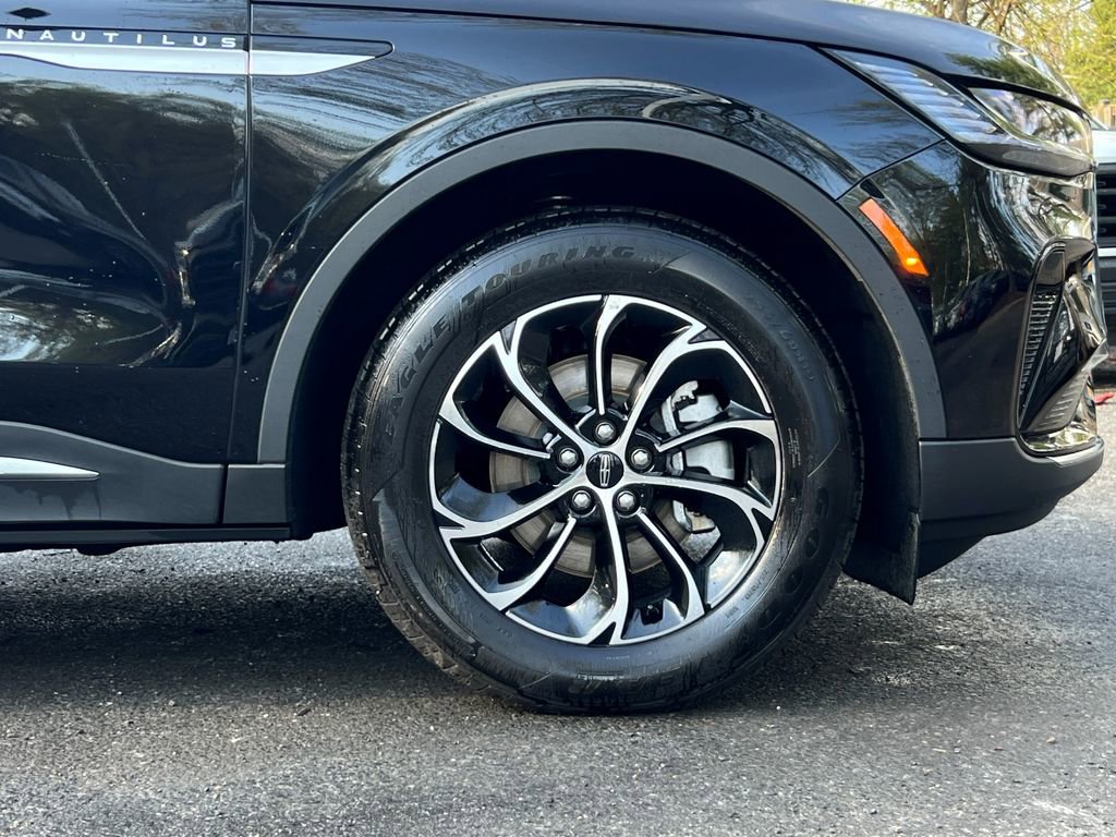 Used 2026 Lincoln Nautilus Premier w/ Equipment Group 102A image 9