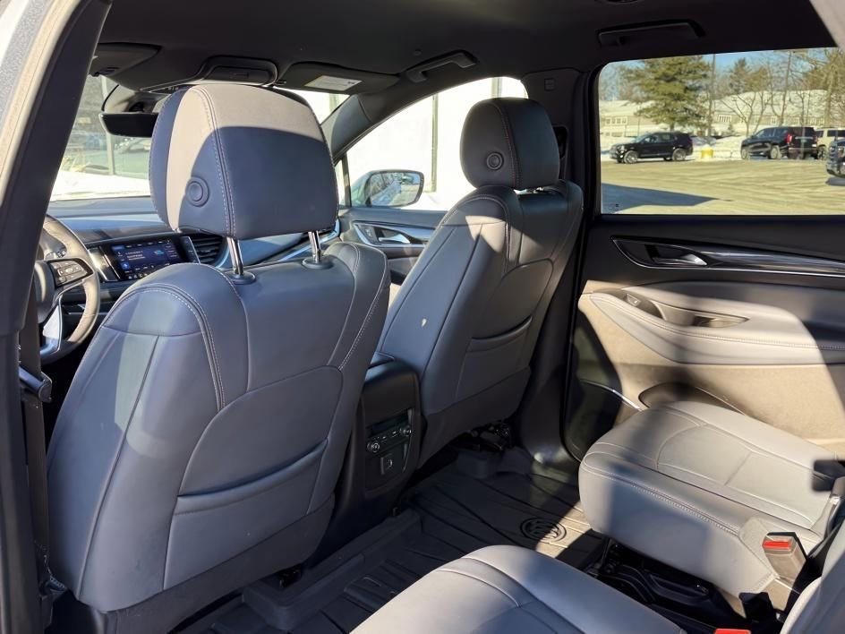 Certified 2023 Buick Enclave Essence image 11