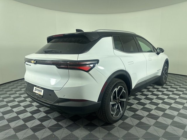 New 2026 Chevrolet Equinox EV LT image 3