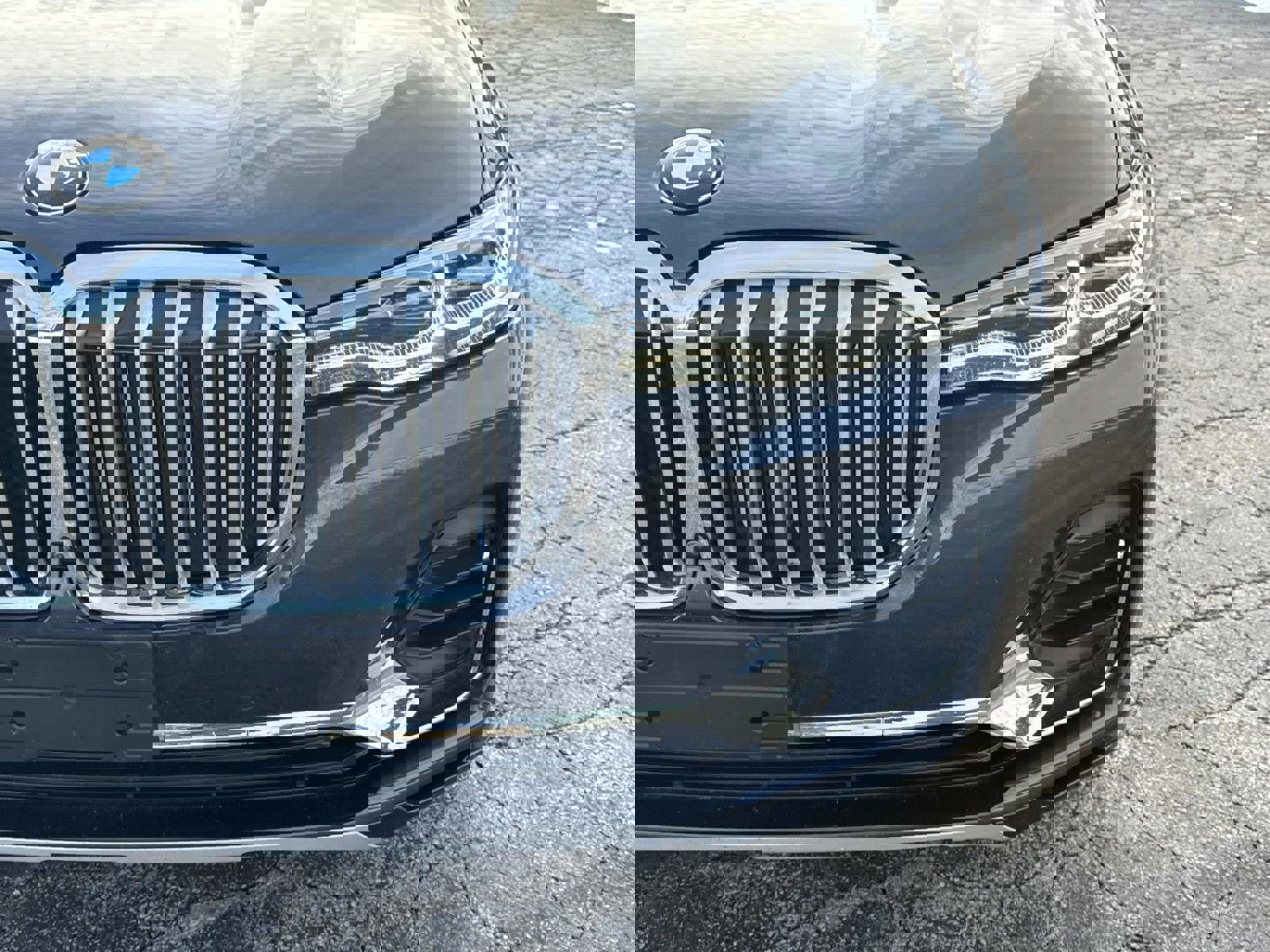 Used 2021 BMW X7 xDrive40i w/ Cold Weather Package image 9