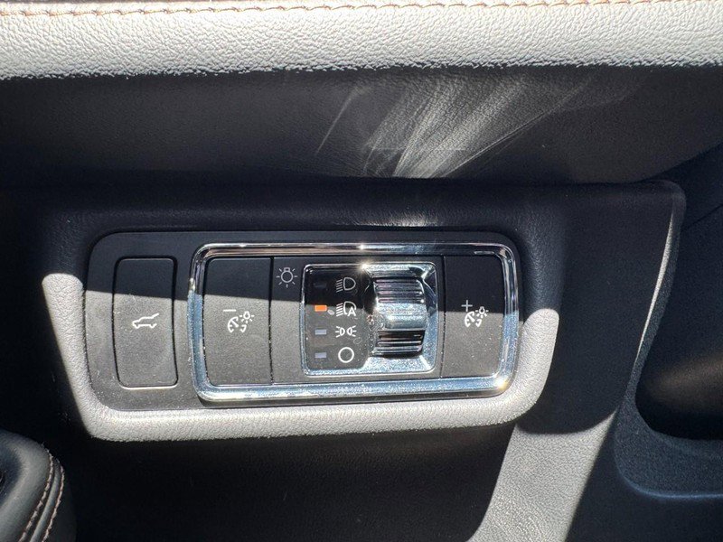 Certified 2025 Lincoln Aviator AWD image 22