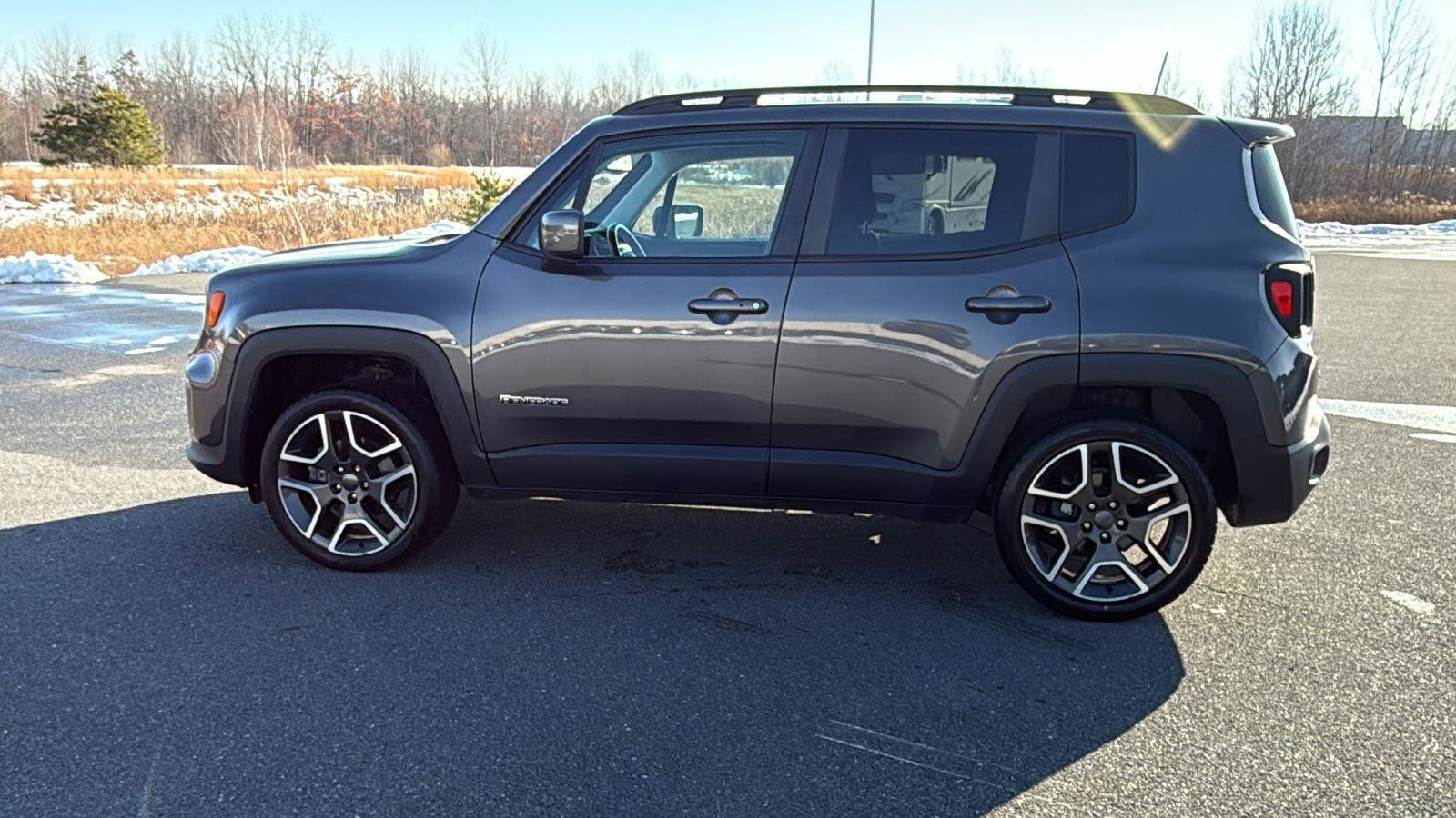 Used 2019 Jeep Renegade Latitude w/ Cold Weather Group image 12