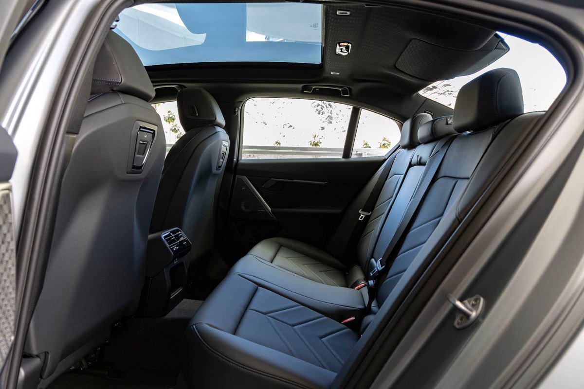 New 2026 BMW 550e xDrive AWD/4WD image 24