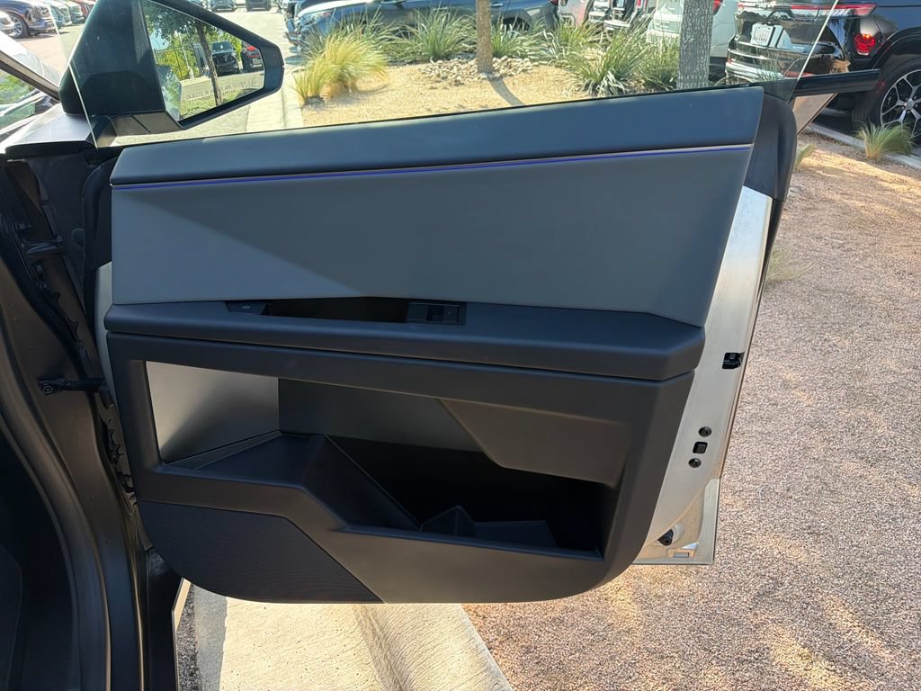 Used 2024 Tesla Cybertruck AWD Crew Cab image 38