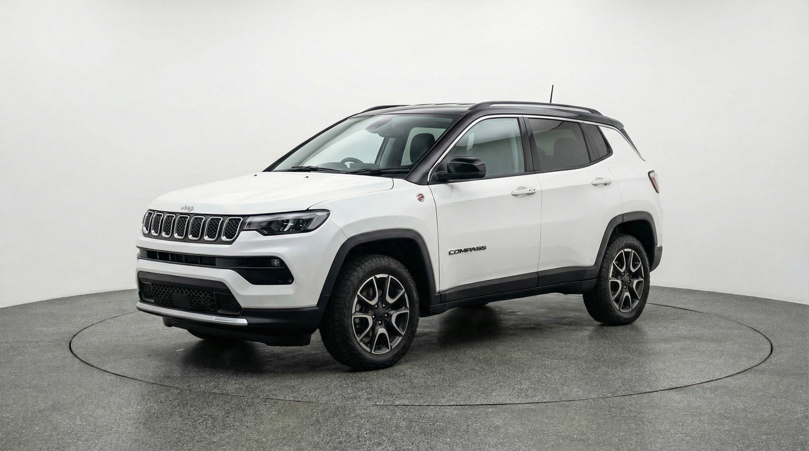 Used 2025 Jeep Compass Trailhawk image 3
