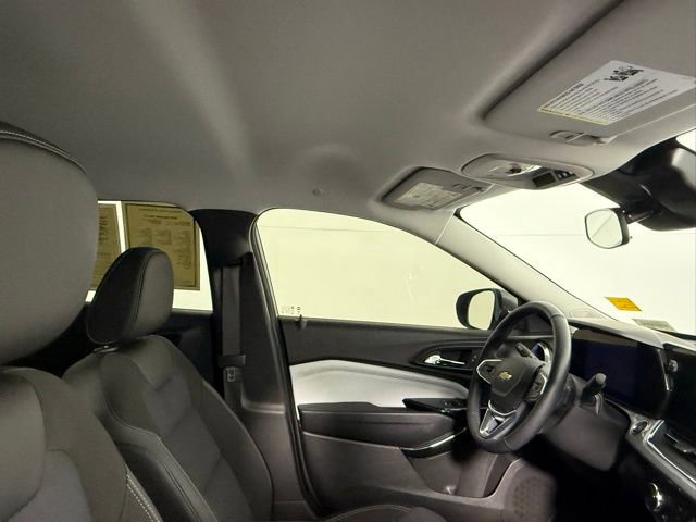Used 2025 Chevrolet Trax LT w/ LT Convenience Package image 53