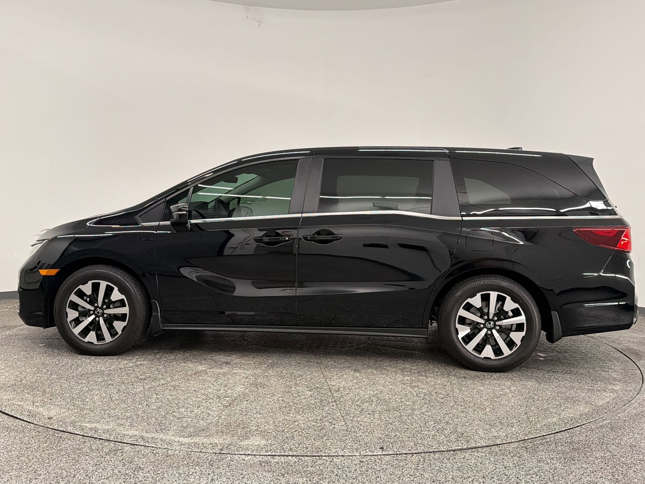 Used 2026 Honda Odyssey EX-L image 2