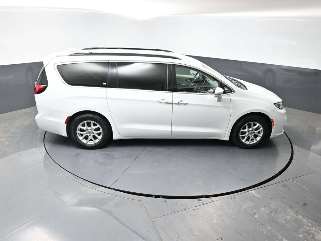 Used 2022 Chrysler Pacifica Touring-L FWD image 12
