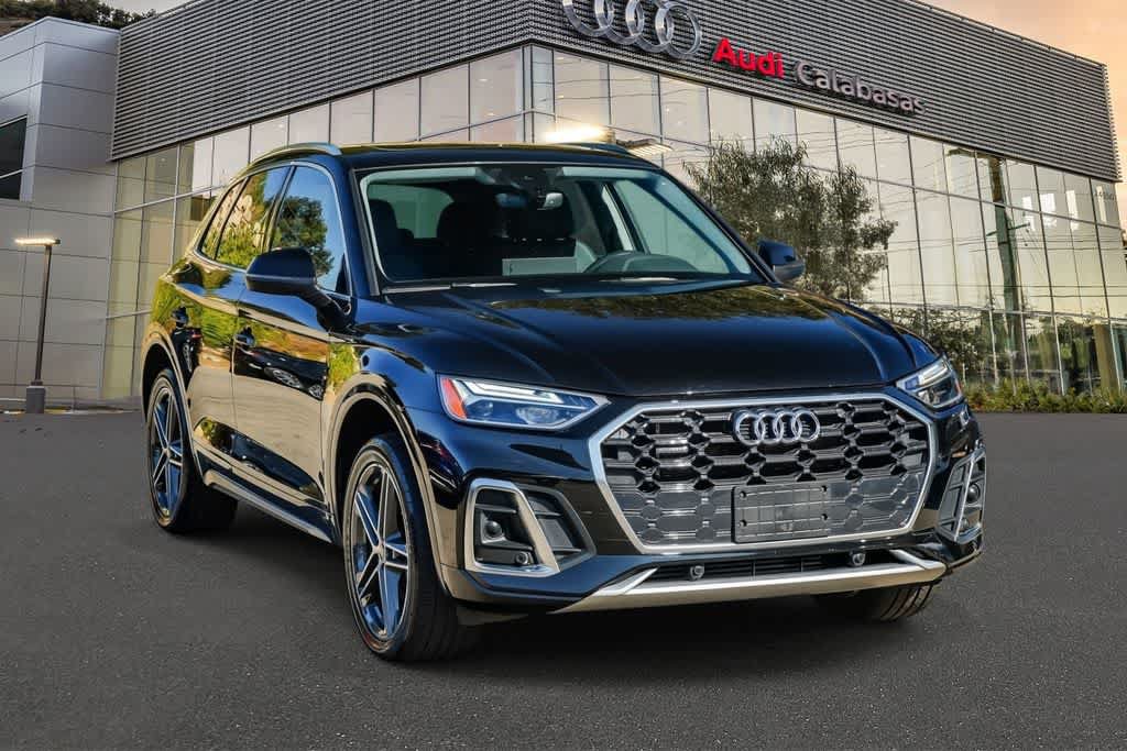 Used 2023 Audi Q5 e Premium w/ Convenience Package AWD/4WD image 3