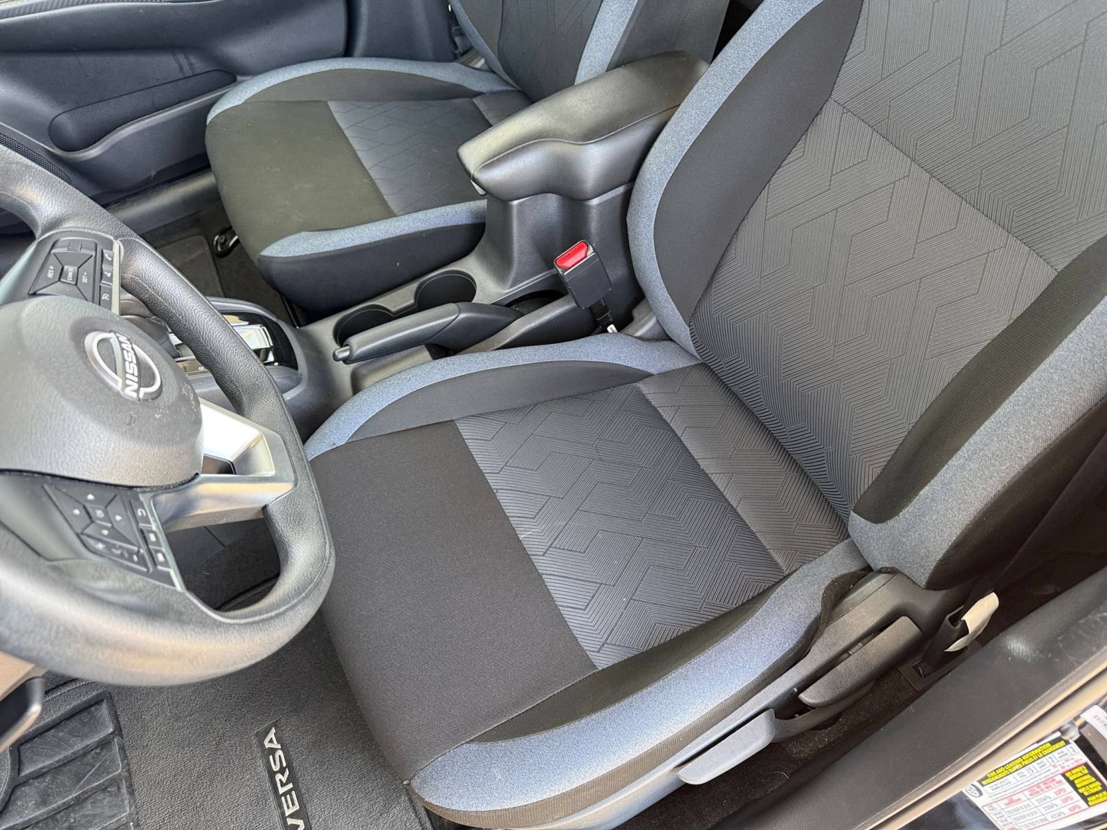 Used 2025 Nissan Versa SV FWD image 31
