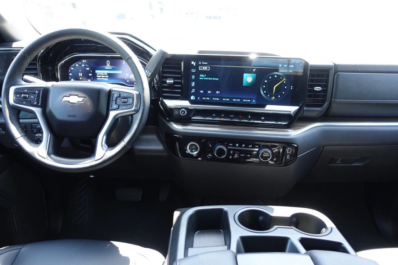 Used 2024 Chevrolet Silverado 1500 LT AWD/4WD image 39
