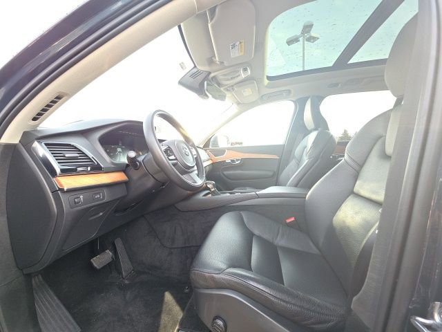 Used 2022 Volvo XC90 T6 Momentum w/ Advanced Package image 21