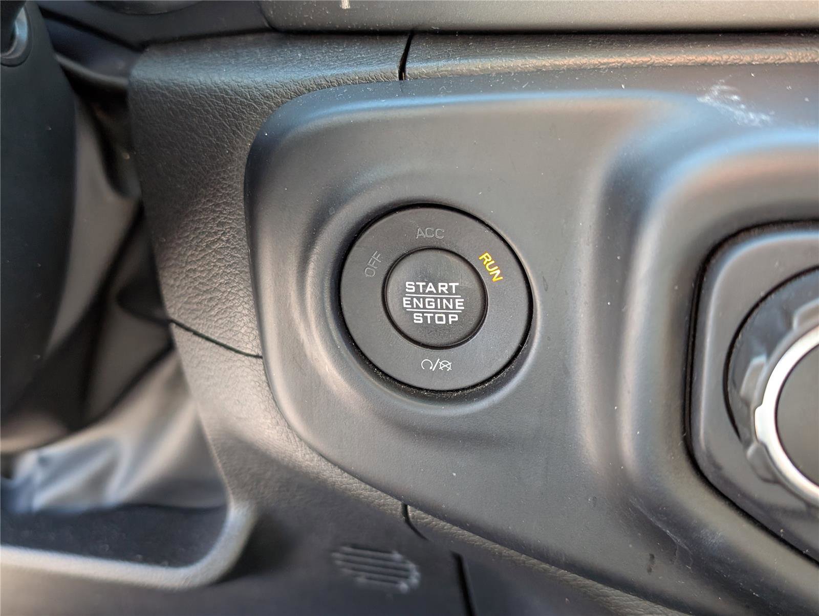 Used 2023 Jeep Gladiator Overland image 23