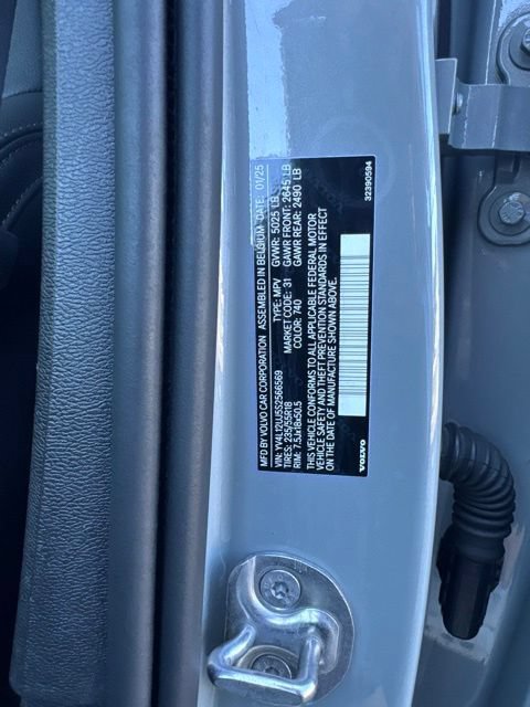 Certified 2025 Volvo XC40 B5 Core AWD/4WD image 28