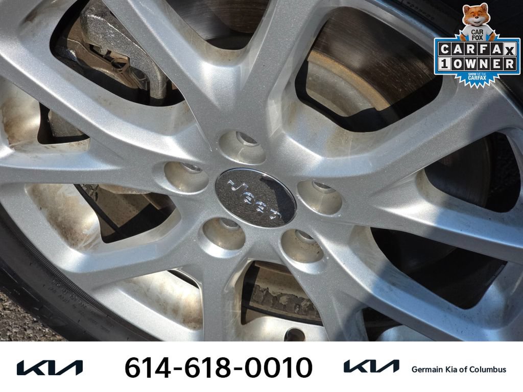 Used 2019 Jeep Cherokee Latitude w/ Popular Appearance Group FWD image 12
