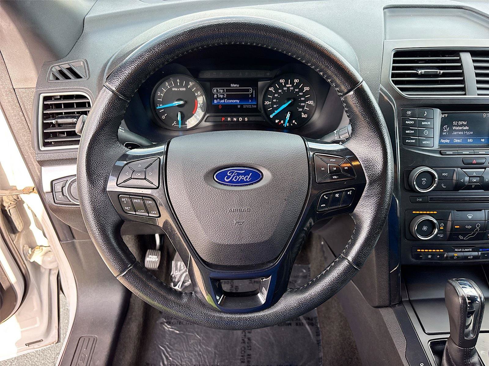 Used 2017 Ford Explorer XLT FWD image 11