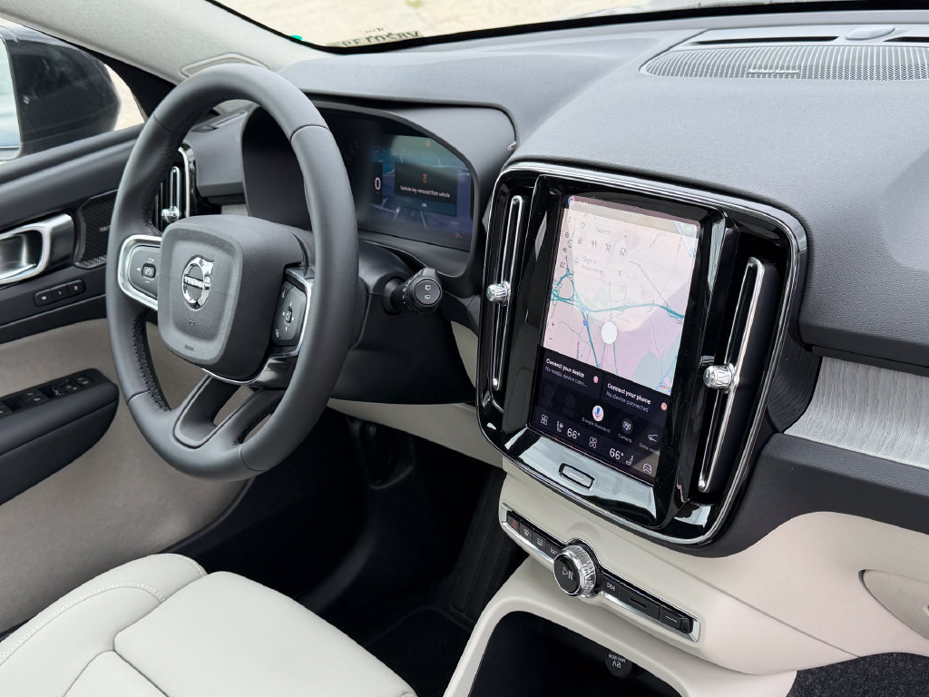 New 2026 Volvo XC40 B5 Plus w/ Climate Package AWD/4WD image 6