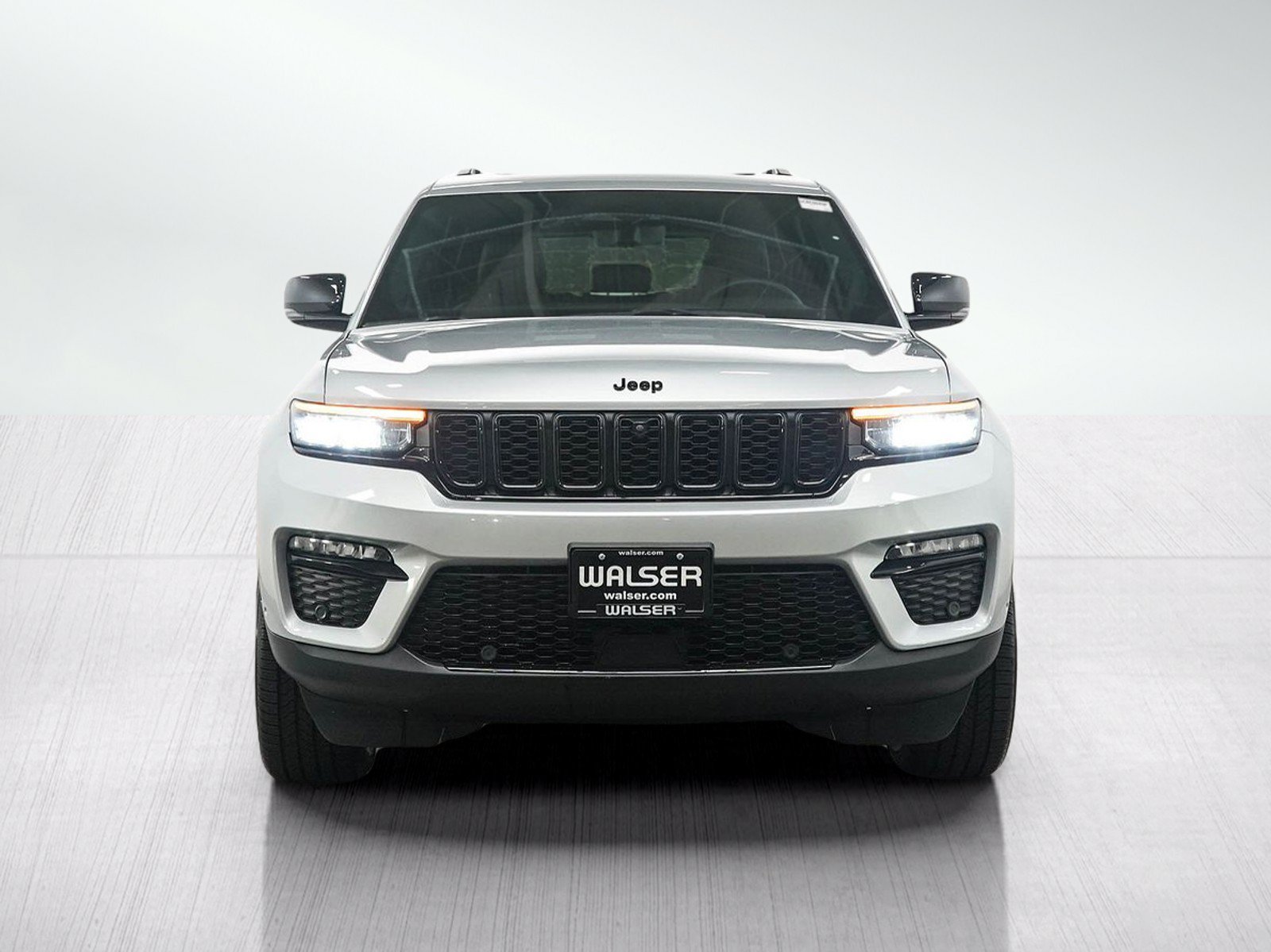 Used 2024 Jeep Grand Cherokee Limited w/ Luxury Tech Group II AWD/4WD image 8
