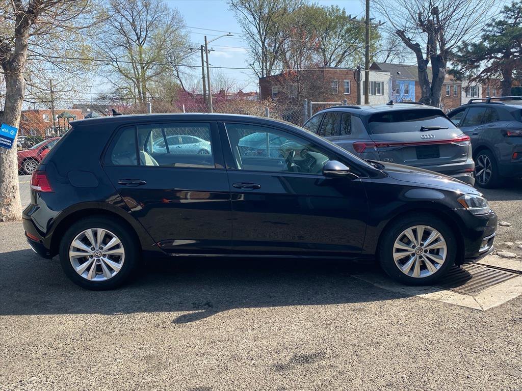 Used 2019 Volkswagen Golf SE image 2