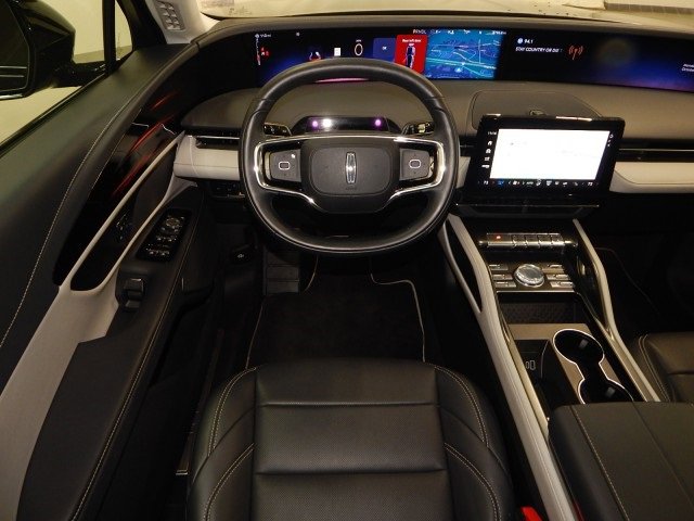 Used 2024 Lincoln Nautilus Premier image 9