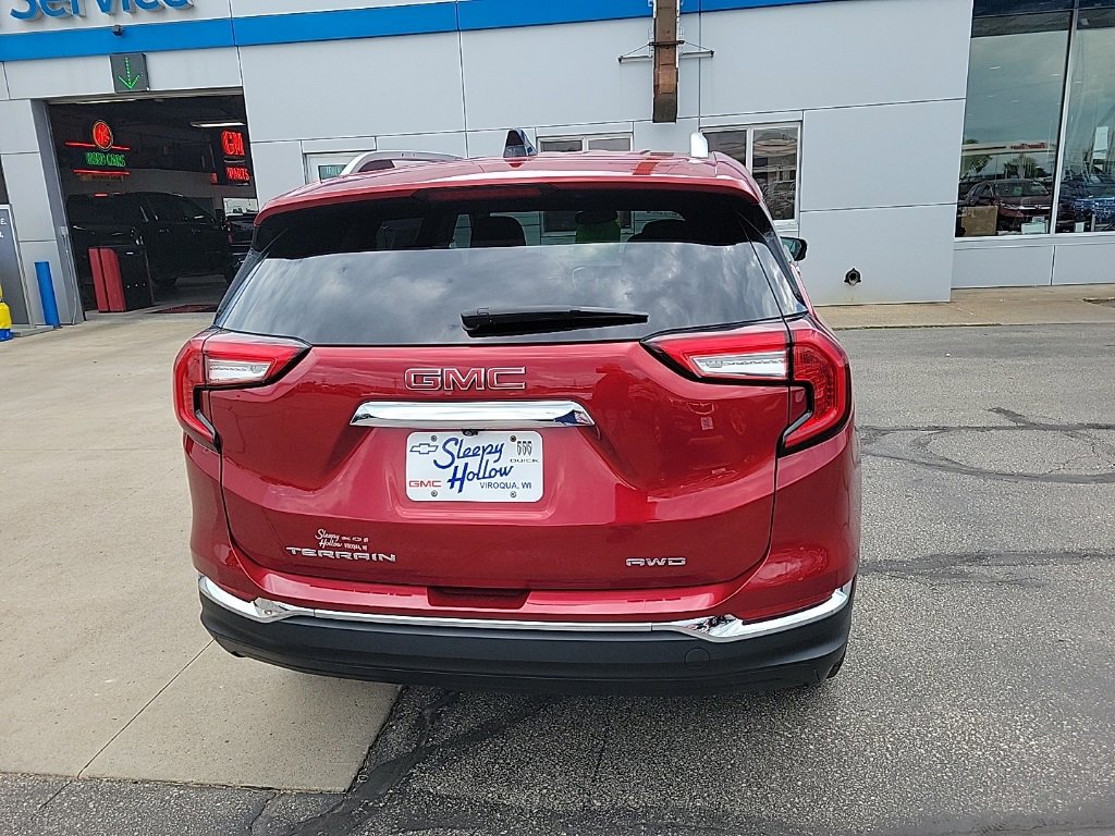 Used 2023 GMC Terrain SLT image 4