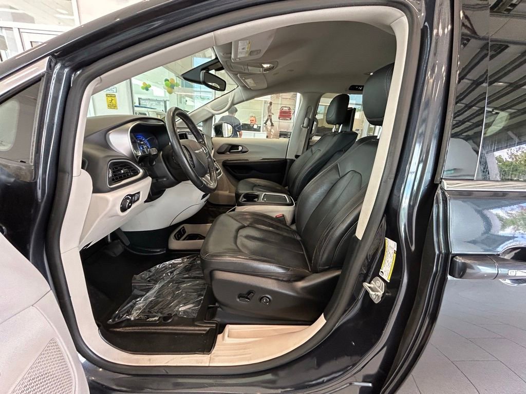 Used 2020 Chrysler Pacifica Touring-L Plus FWD image 15