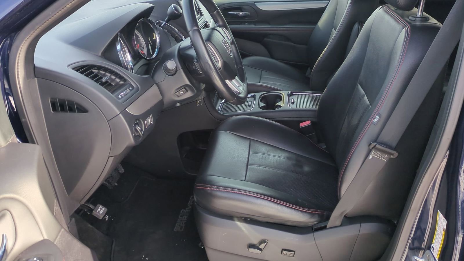 Used 2013 Dodge Grand Caravan R/T w/ Trailer Tow Group image 17