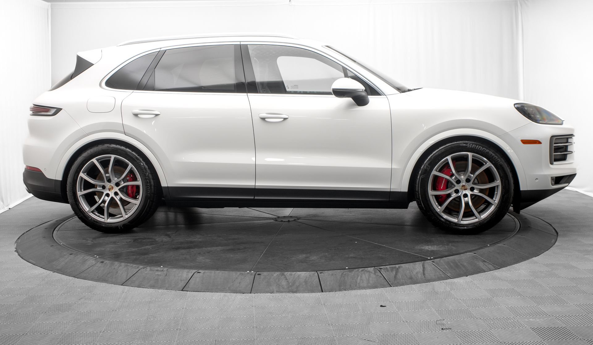 Used 2025 Porsche Cayenne S AWD/4WD image 2