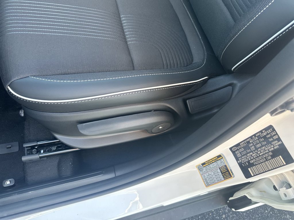 New 2026 Hyundai Venue SEL FWD image 18
