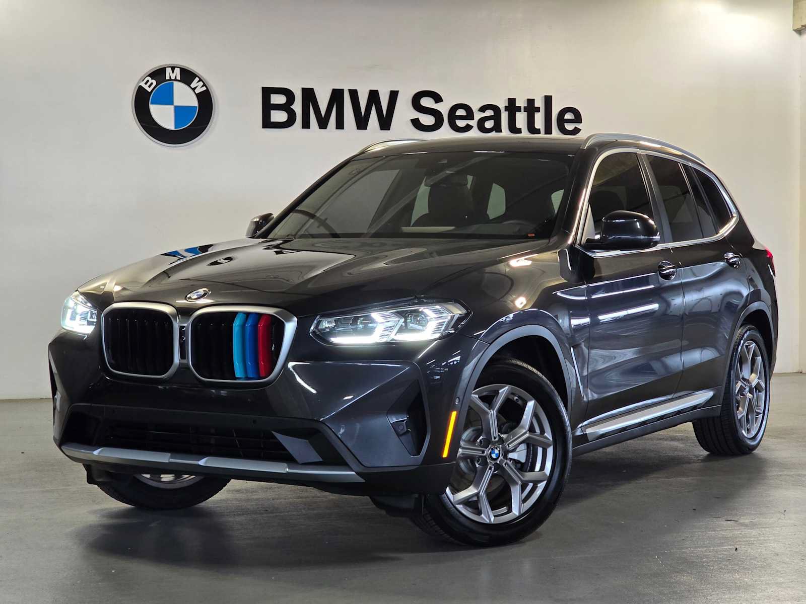 Used 2023 BMW X3 xDrive30i w/ Premium Package w/ZPA AWD/4WD image 1