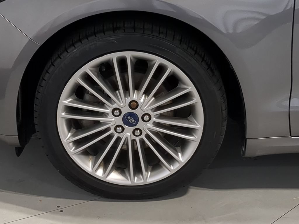 Used 2014 Ford Fusion SE w/ Equipment Group 202A FWD image 17