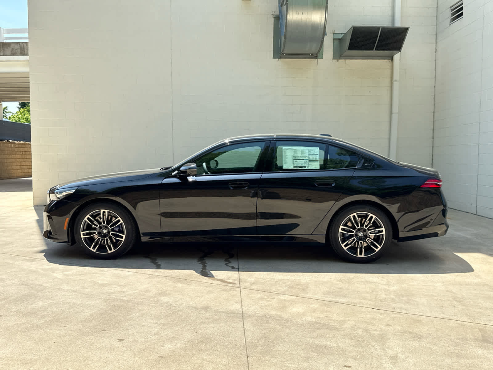 Used 2026 BMW 530i xDrive w/ M Sport Package image 5