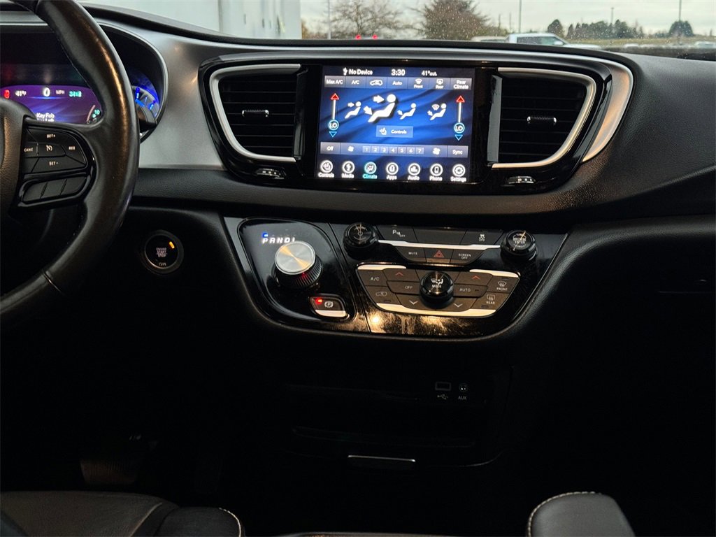 Used 2020 Chrysler Pacifica Touring-L w/ S Appearance Package image 17