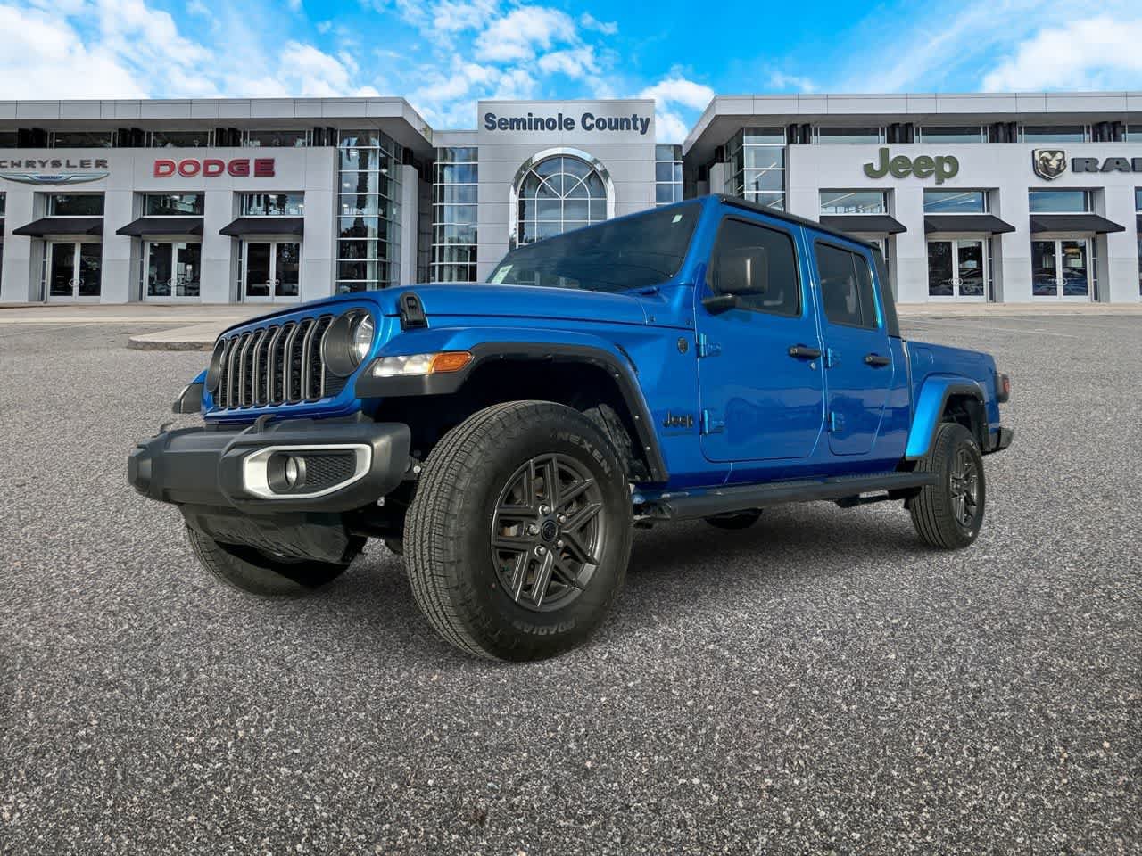 Certified 2024 Jeep Gladiator Sport AWD/4WD image 4