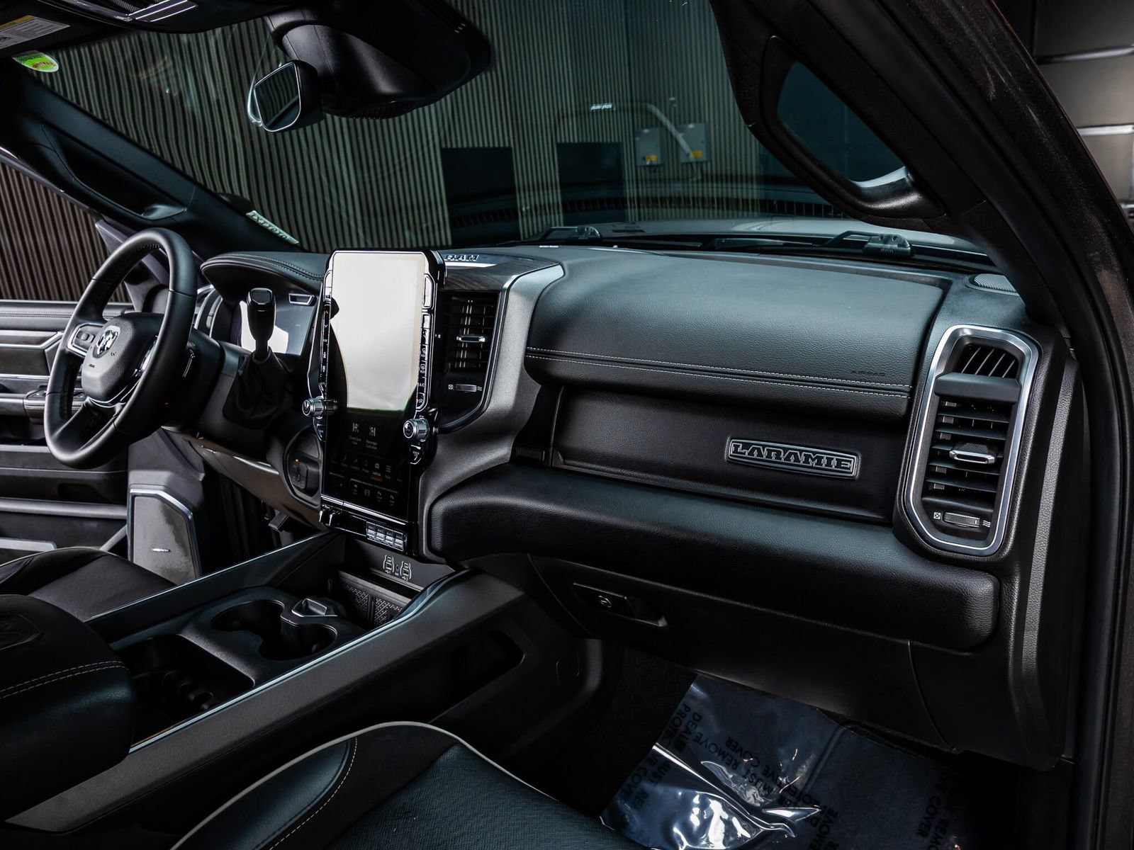 Used 2025 RAM 3500 Laramie AWD/4WD image 14