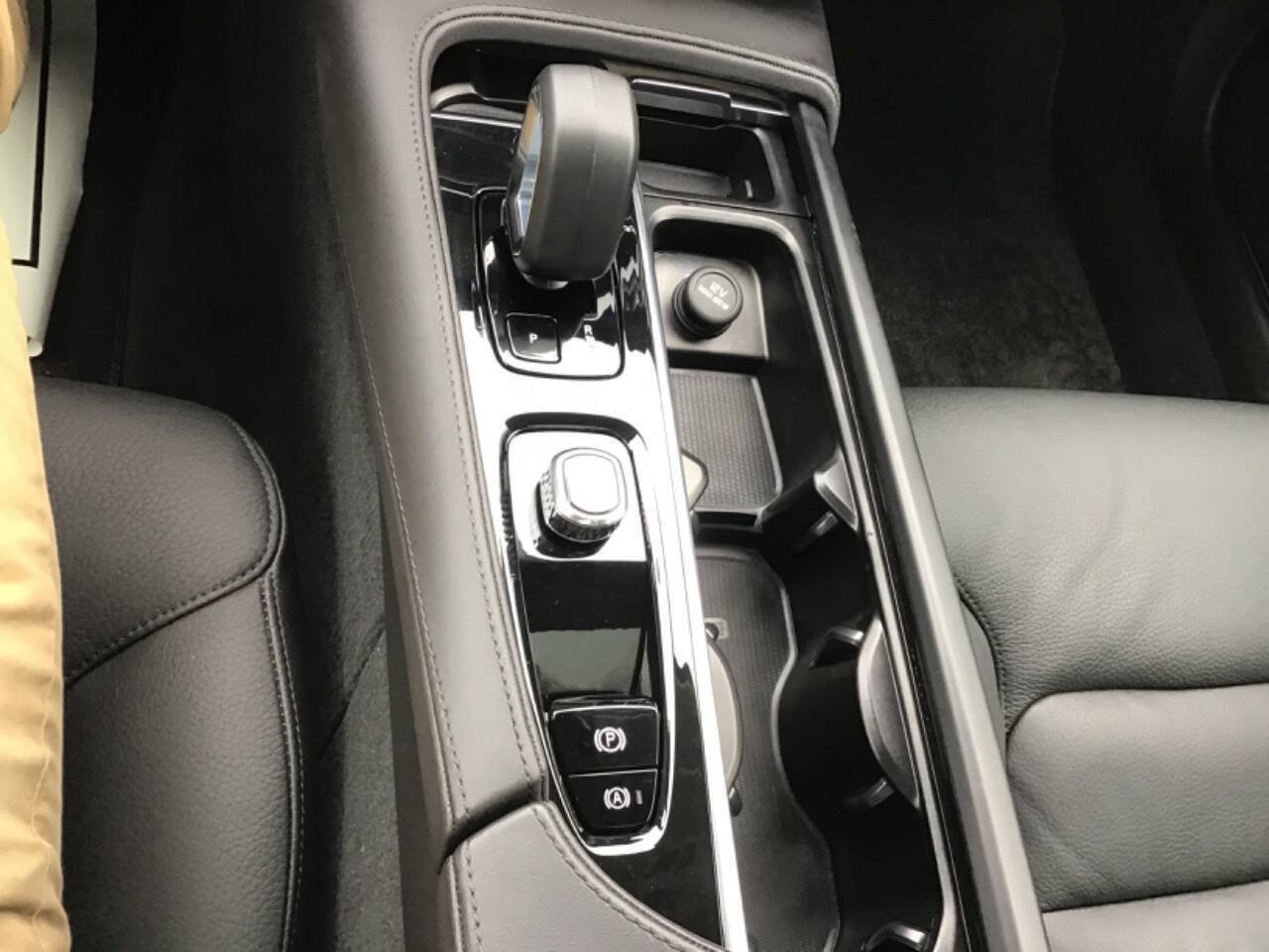 Used 2024 Volvo S90 B6 Plus AWD/4WD image 18