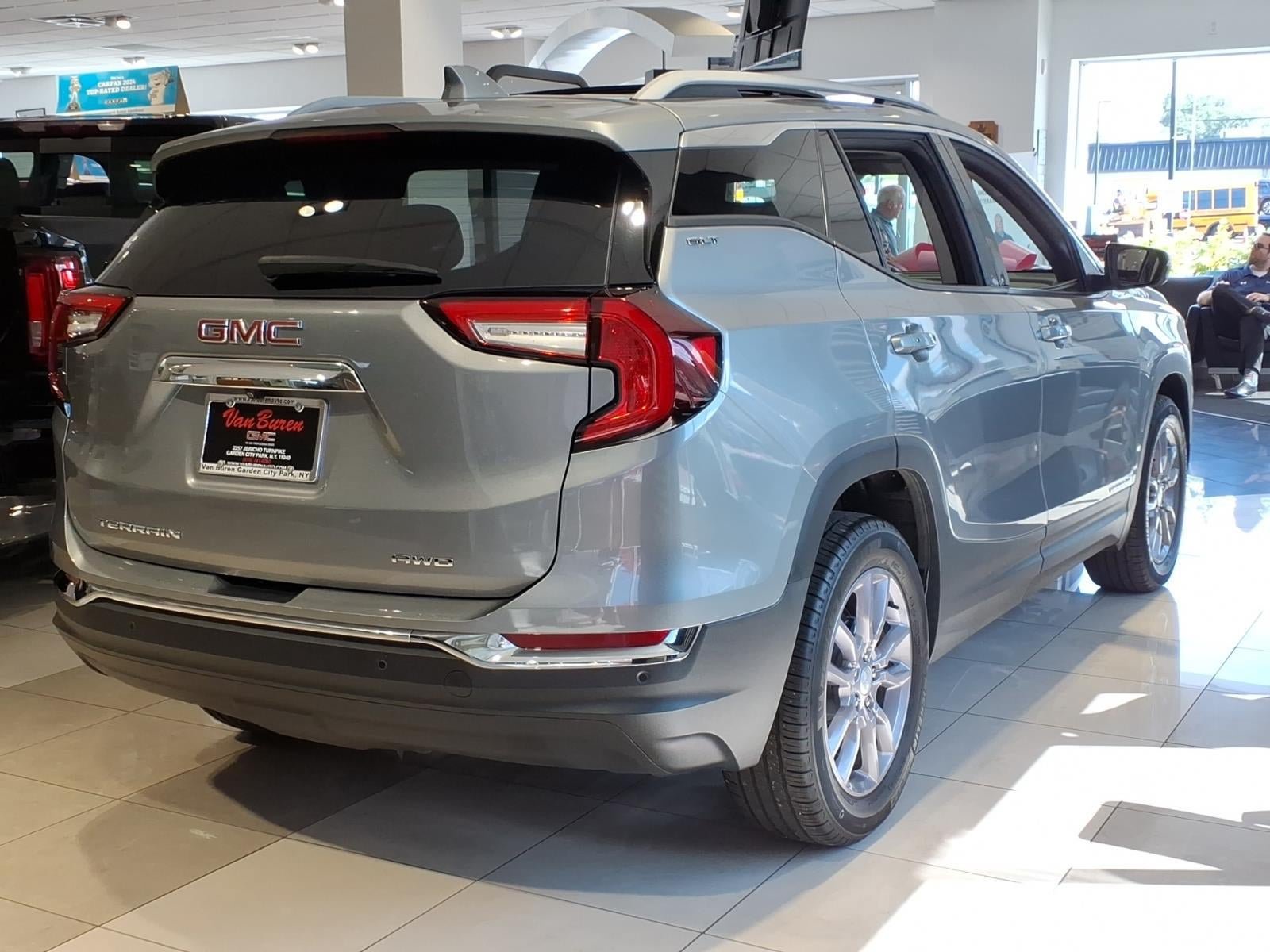 Used 2023 GMC Terrain SLT AWD/4WD image 4