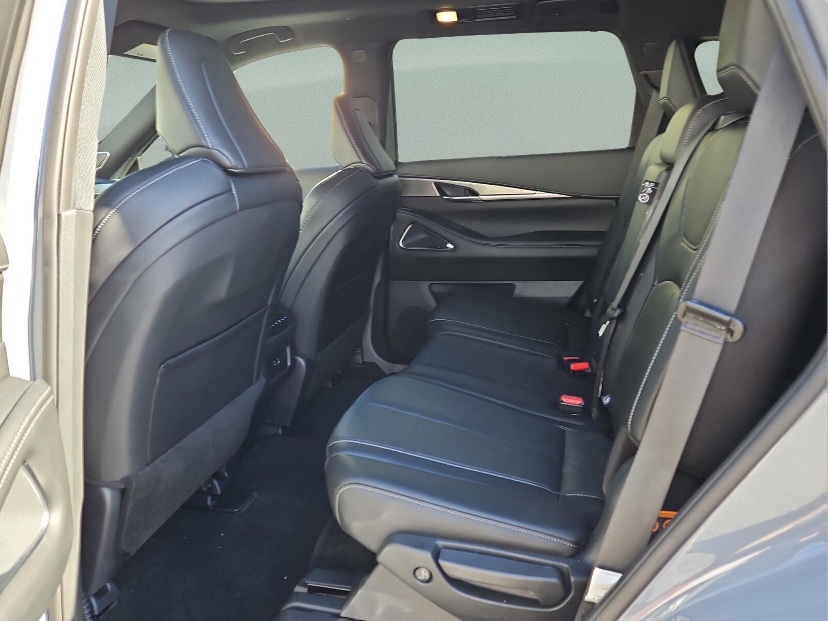 Certified 2025 INFINITI QX60 Luxe w/ Black Edition image 15