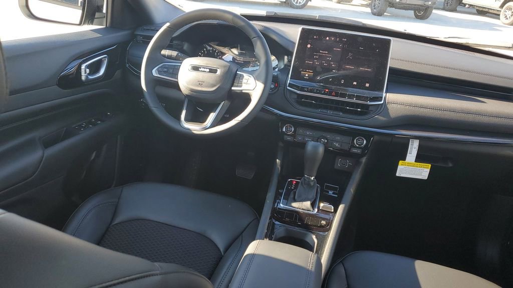 New 2026 Jeep Compass Latitude image 12