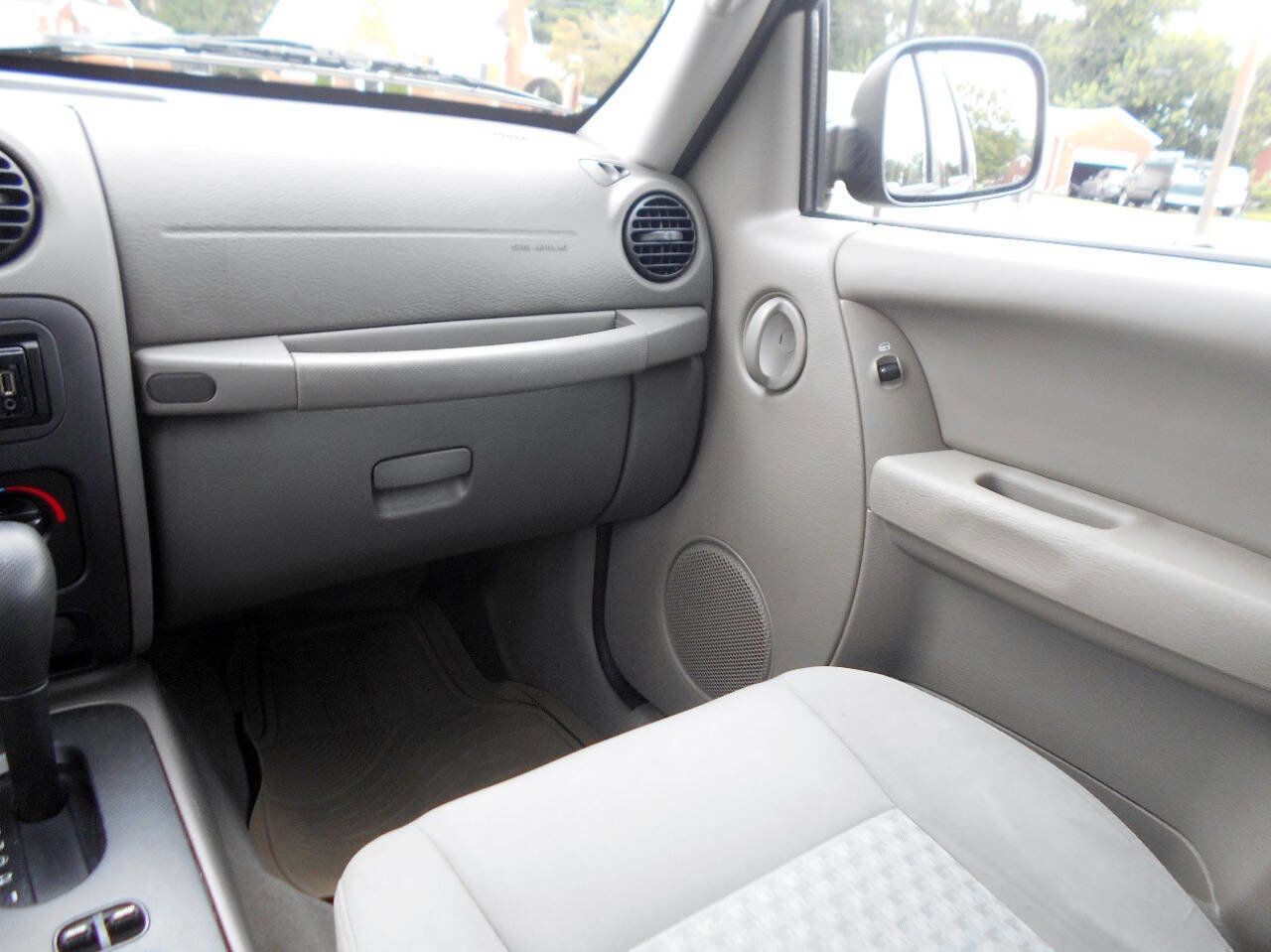 Used 2005 Jeep Liberty Sport image 14