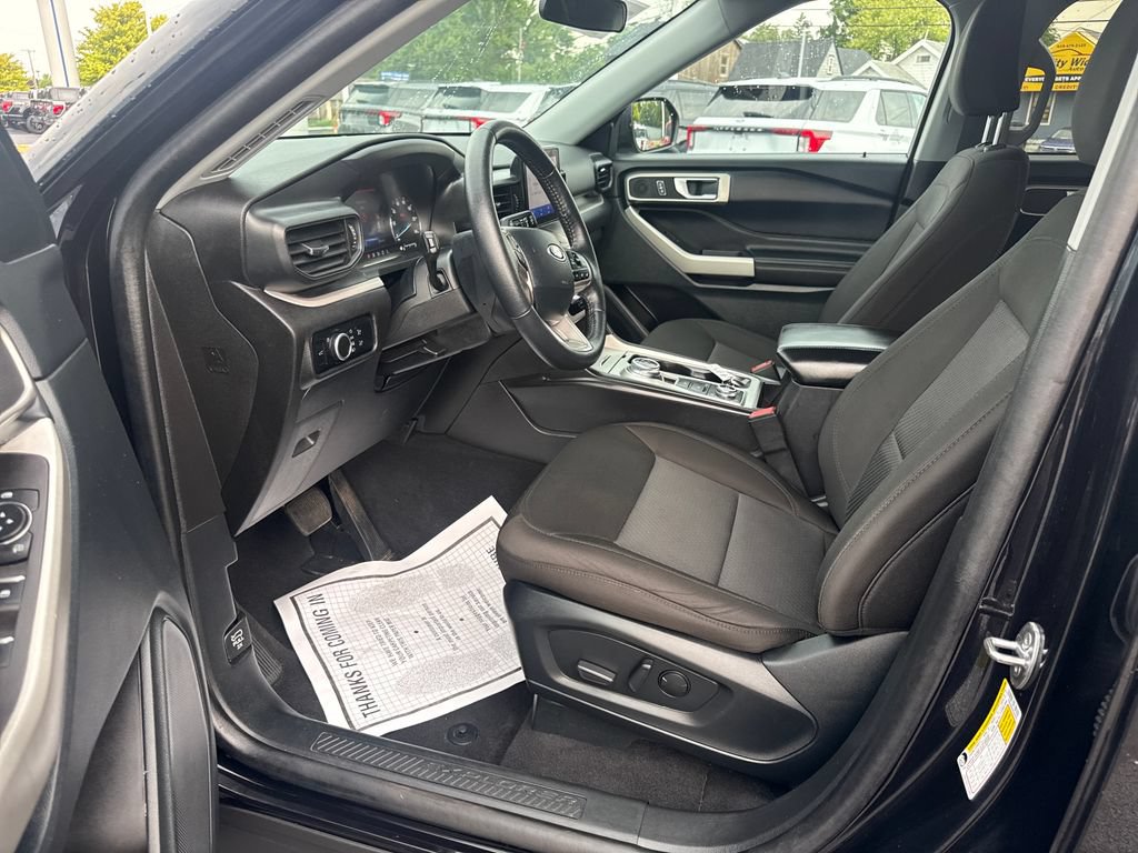 Used 2024 Ford Explorer XLT AWD/4WD image 12