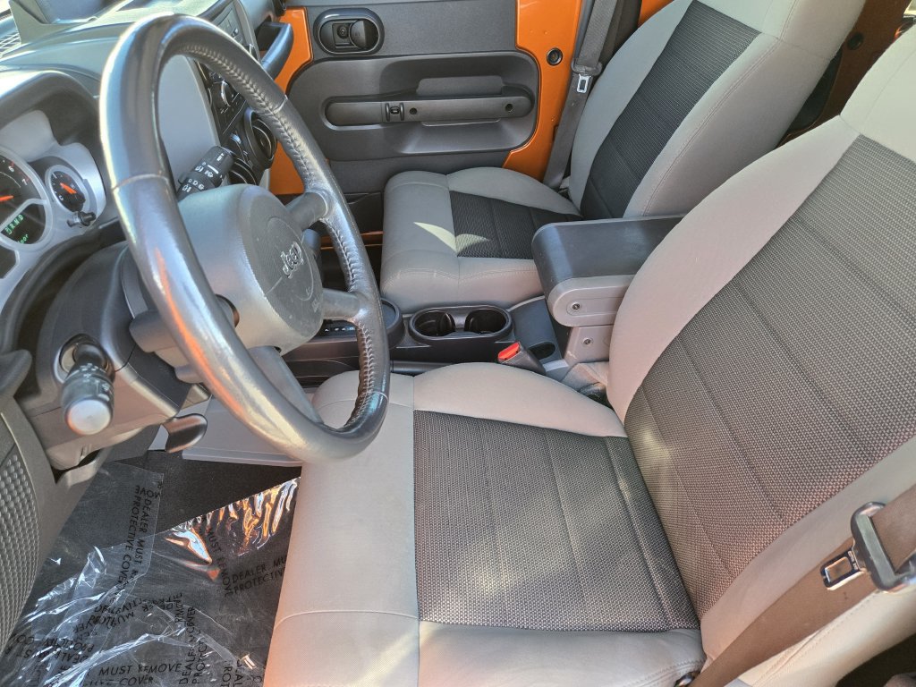 Used 2010 Jeep Wrangler Unlimited Rubicon AWD/4WD image 14
