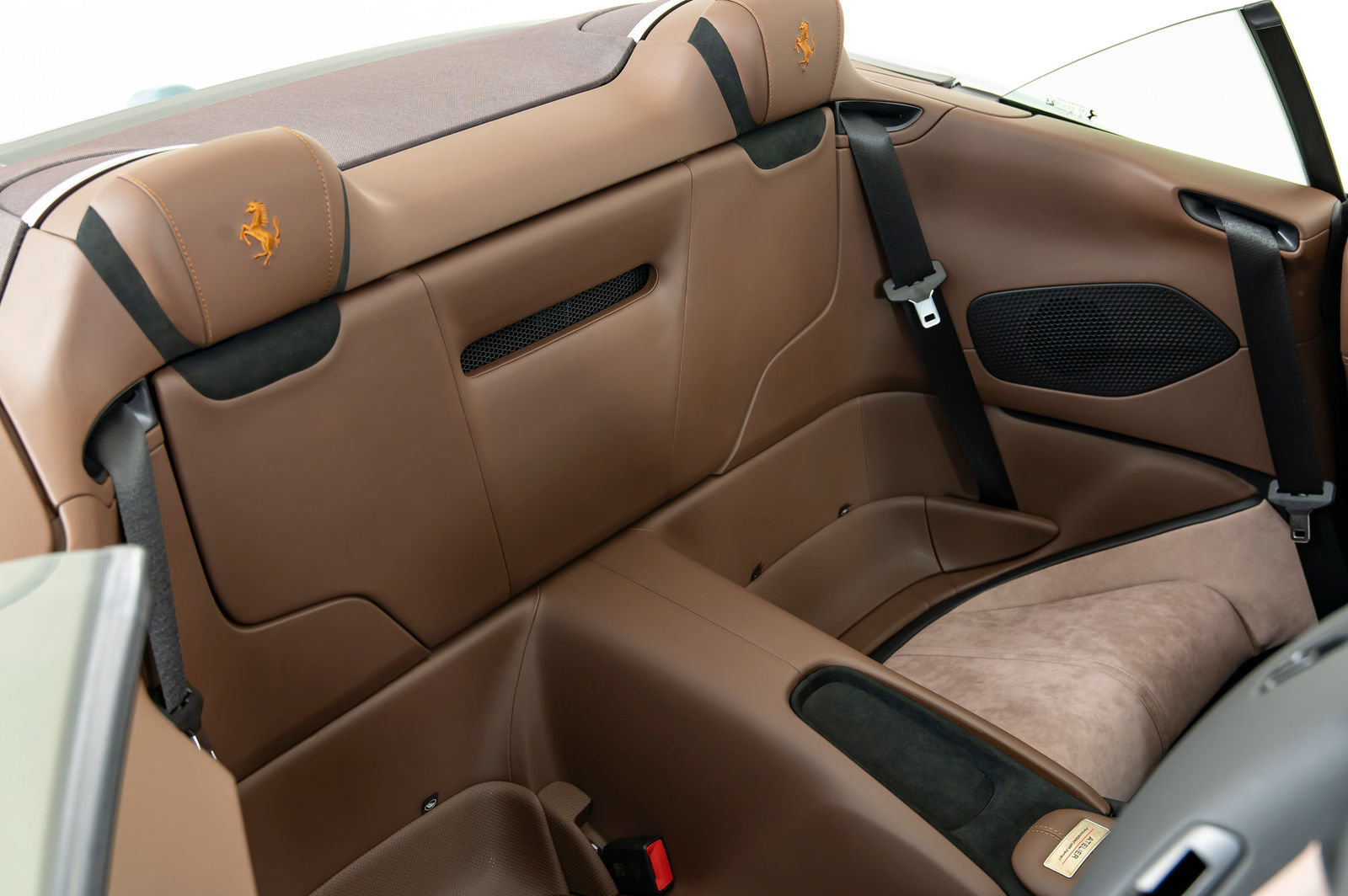 Certified 2025 Ferrari Roma Spider RWD image 38