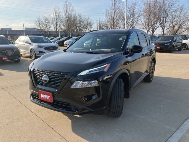 Used 2023 Nissan Rogue SV w/ SV Premium B Package image 3