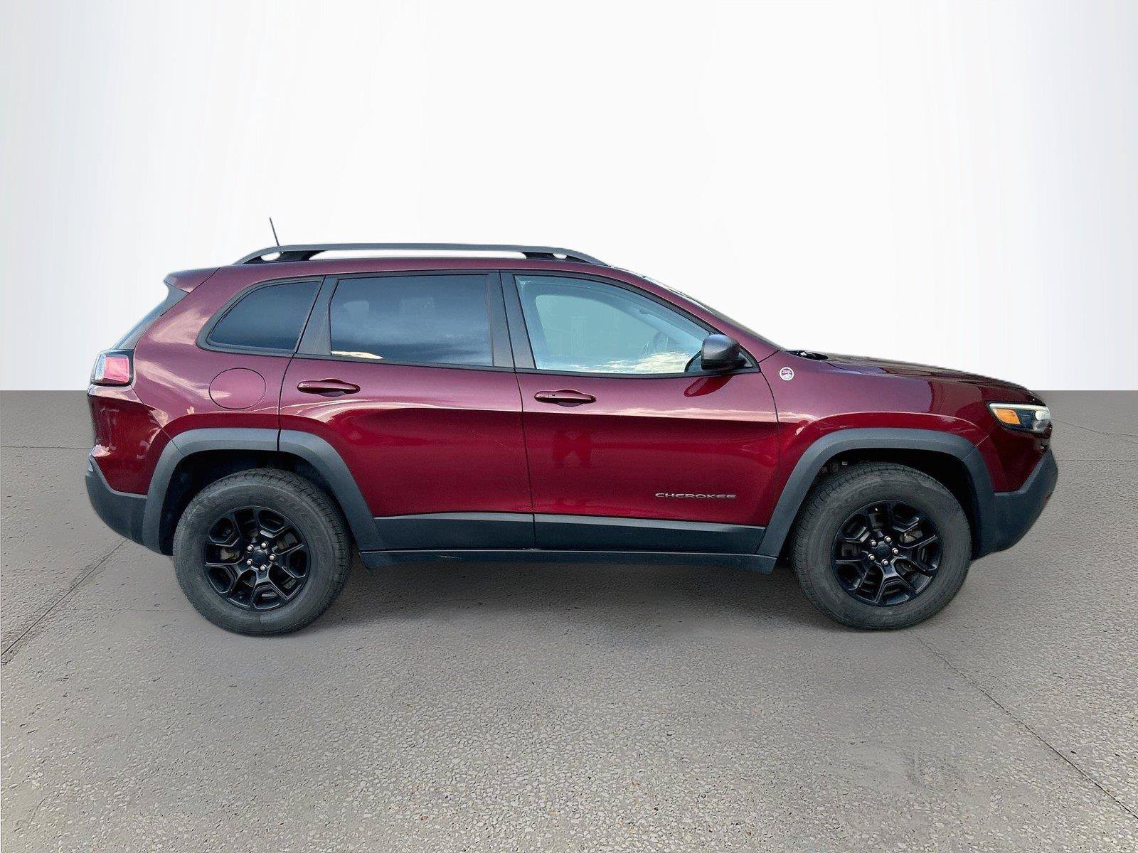 Used 2019 Jeep Cherokee Trailhawk AWD/4WD image 3