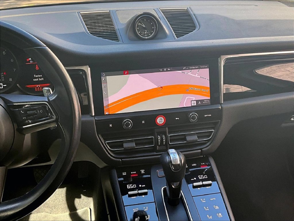 Certified 2023 Porsche Macan AWD/4WD image 10