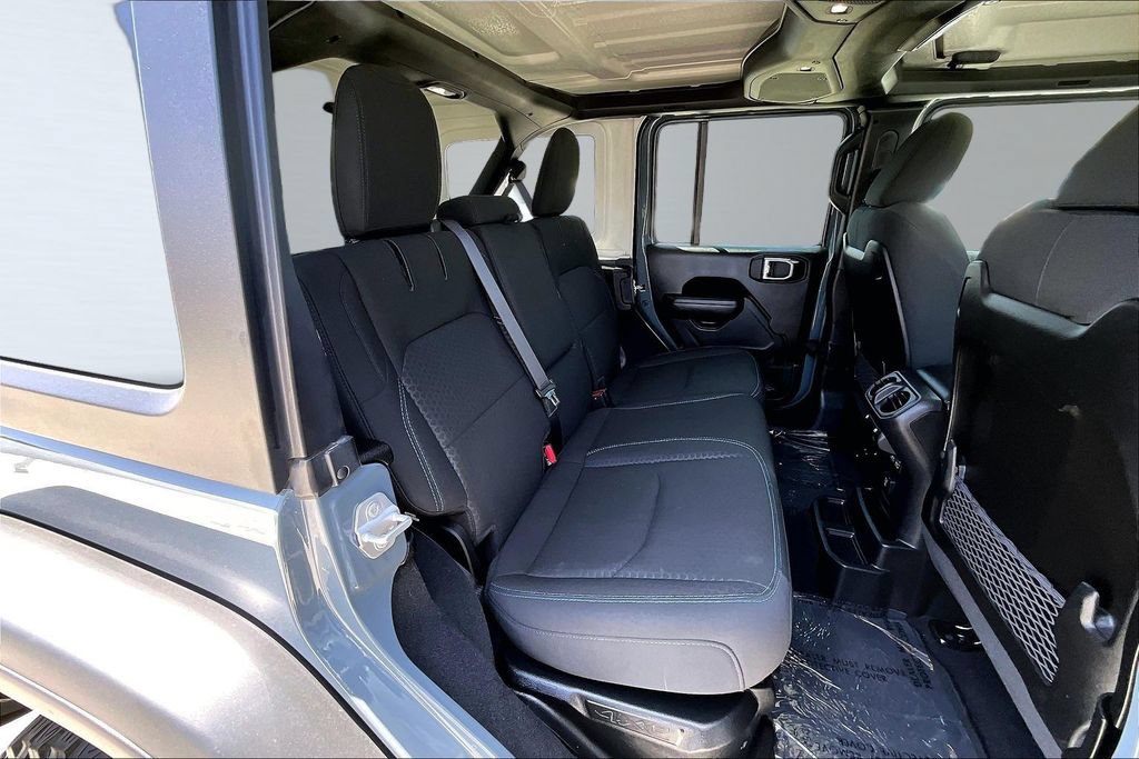 Used 2025 Jeep Wrangler Unlimited Rubicon 4xe w/ Convenience Group AWD/4WD image 16