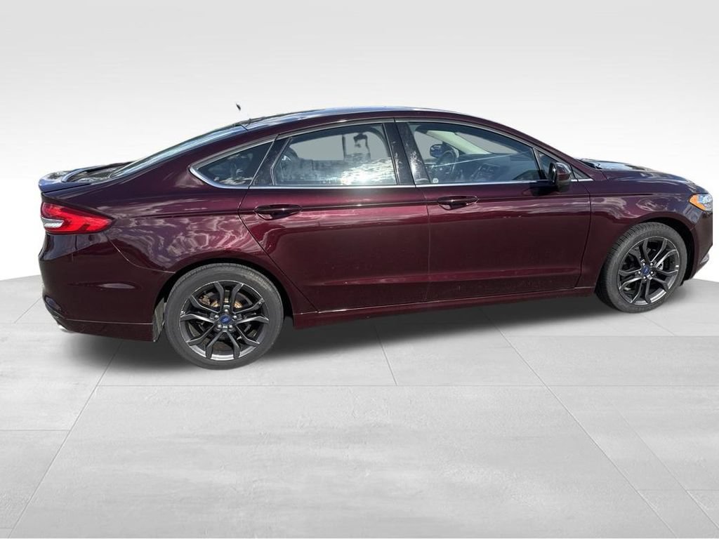 Used 2018 Ford Fusion SE w/ Equipment Group 201A FWD image 10